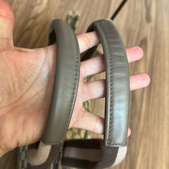 A160 - 💯 % authentic Gucci shoulder bag - Picture 13 of 16